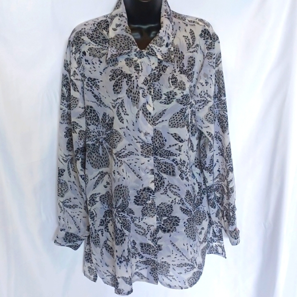 Casual Corner tropical flower print blouse, black/gray/blue, 22" ptp, 31" long